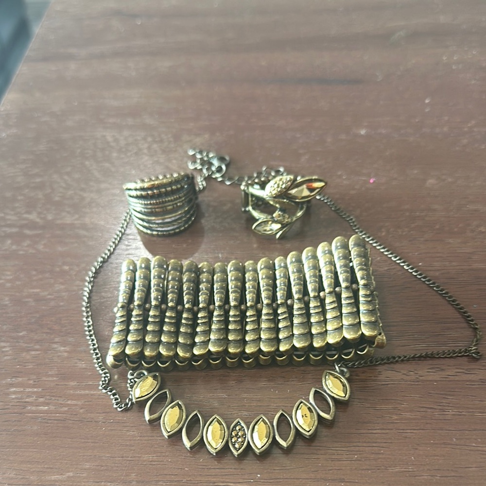 Elegant Gold Jewelry Set